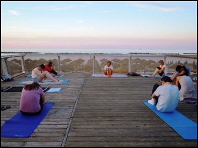 yoga al picchio beach